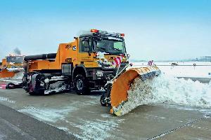 За выходные с улиц Петербурга убрали 900 грузовиков снега