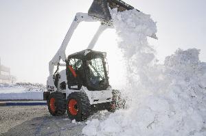 Коммунальщики борются со снегом